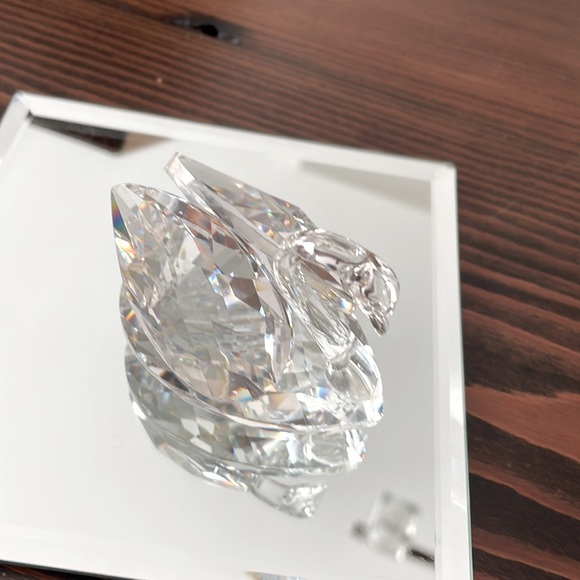 Swarovski Crystal Swan.  Medium. - Picture 2 of 2